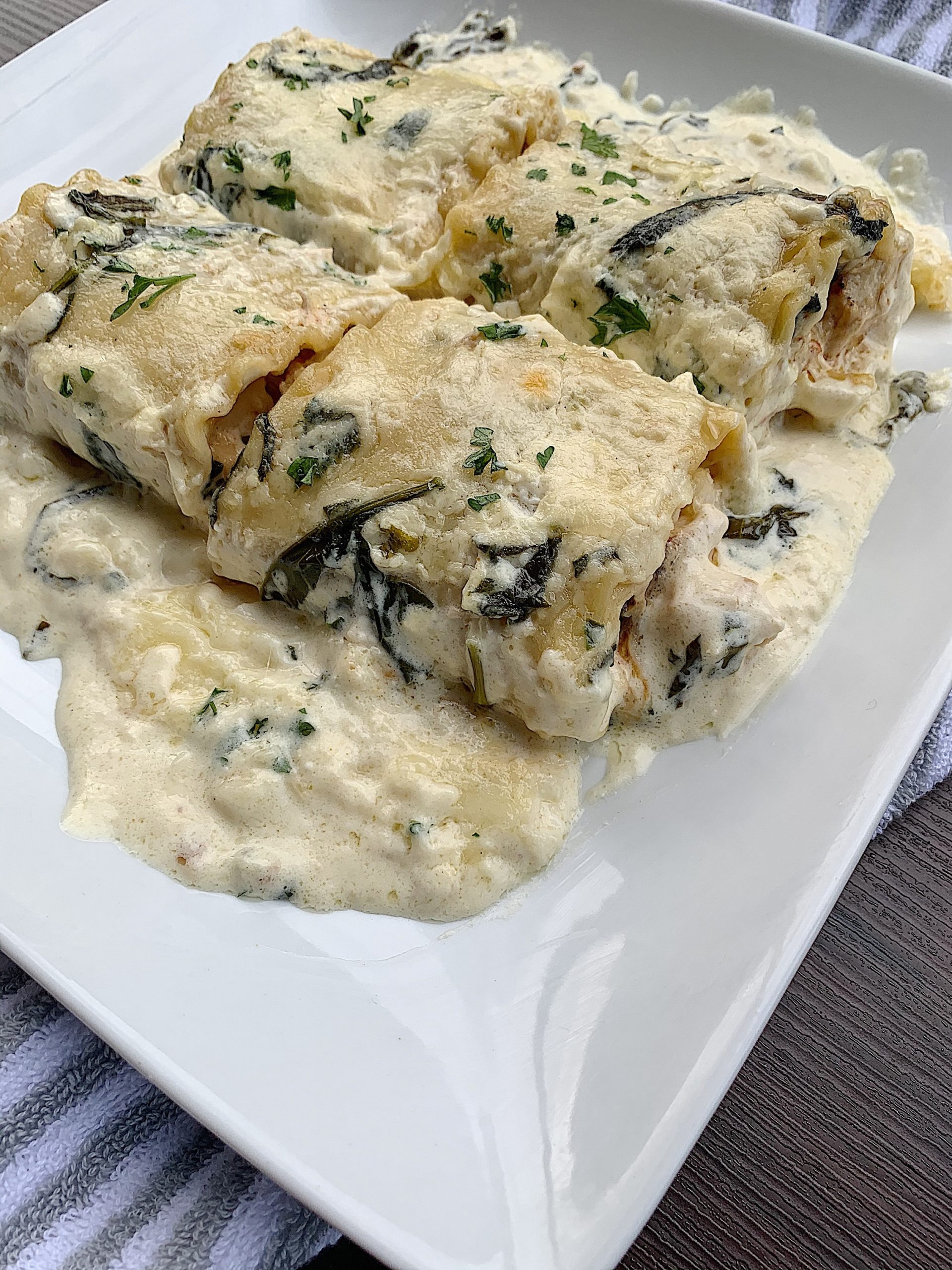 Chicken Alfredo Lasagna Rolls